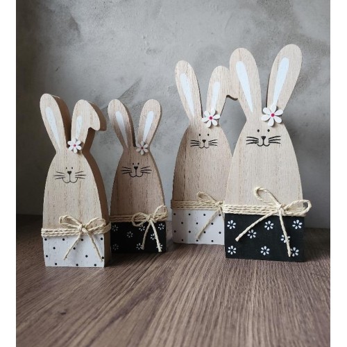 Dřevěný zajíček o výšce 15,5cm, černý