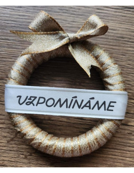 Maličký věneček se stuhou VZPOMÍNÁME