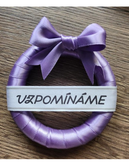 Maličký věneček se stuhou VZPOMÍNÁME