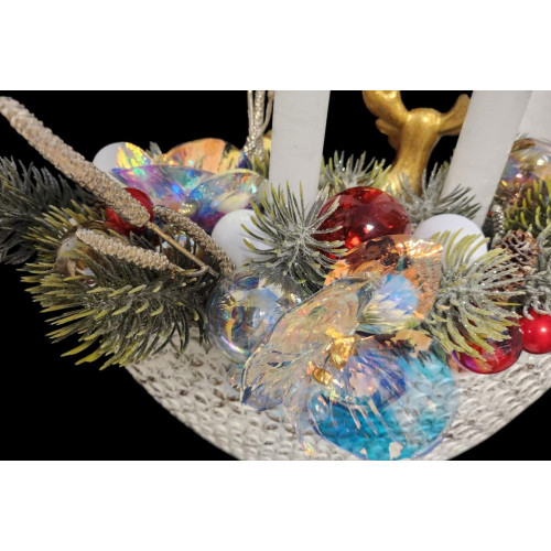 Vánoční svícen se zlatým sobíkem