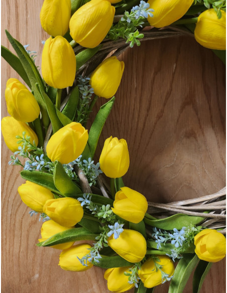 Jarní věnec s tulipány