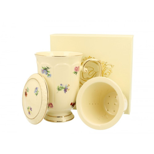 Keramický hrnek s květinami, keramickým sítkem...