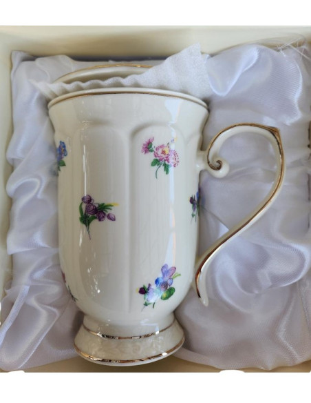 Keramický hrnek s květinami, keramickým sítkem a pokličkou