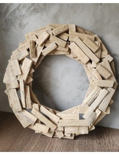 Věnec z kousků dřeva o průměru 40cm 2
