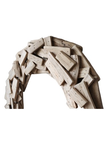 Věnec z kousků dřeva o průměru 40cm